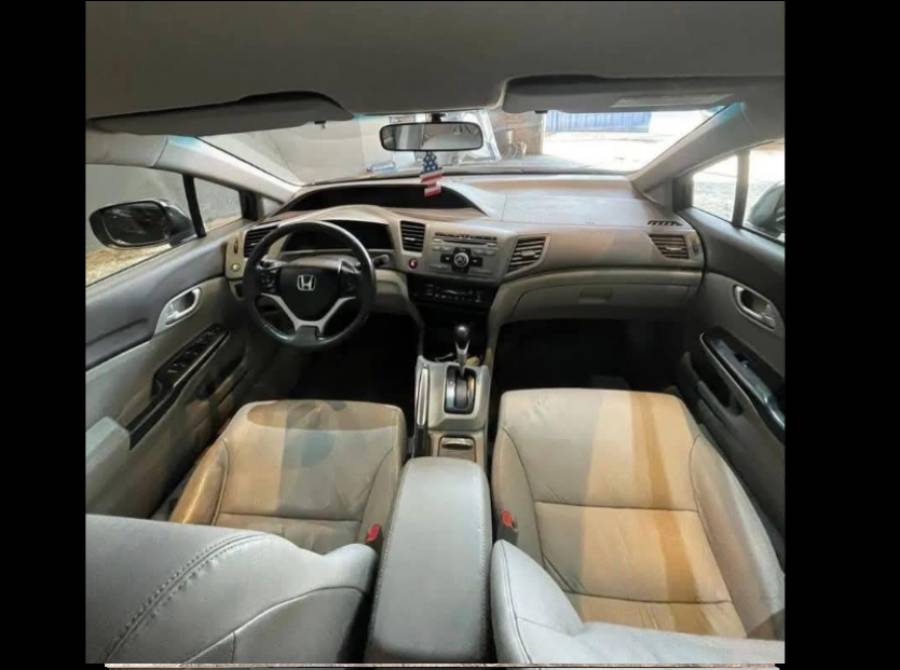 Honda Civic 2012 – Automático | Baixa KM