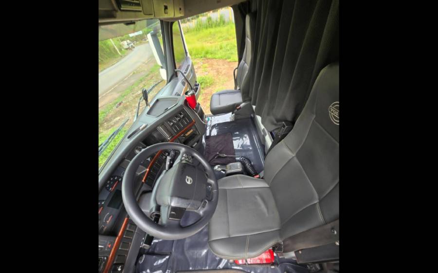 Volvo FH 540 6×4 – 2015 | Impecável