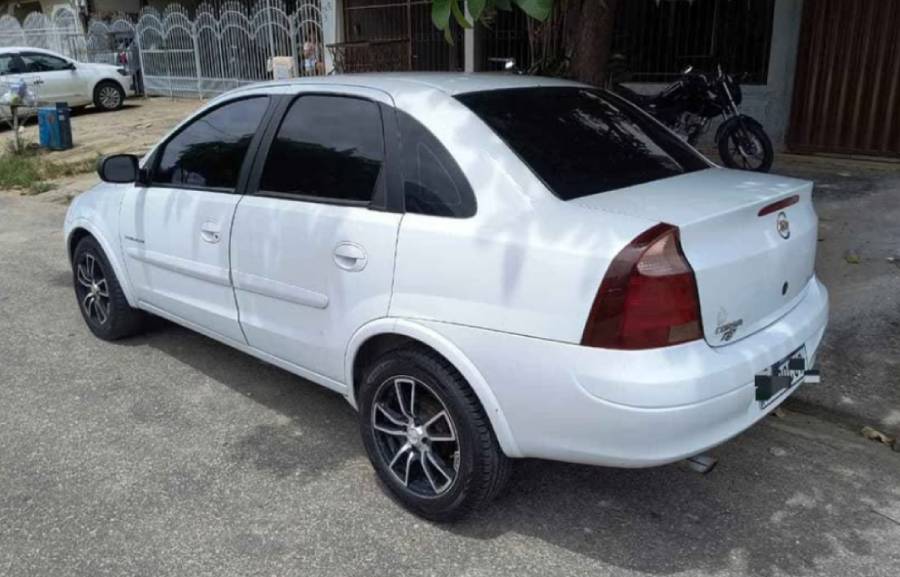 Chevrolet Corsa 1.4 – 2009 | Completo + Multimídia