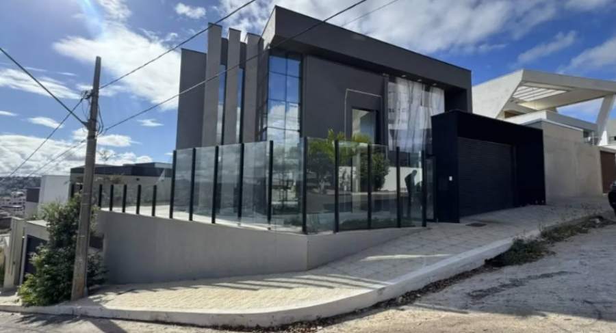 Casa Alto Padrão – Santo Agostinho