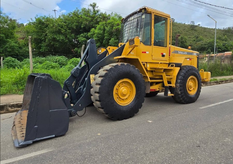 Pá Carregadeira Volvo L90 – 2002 | Operacional