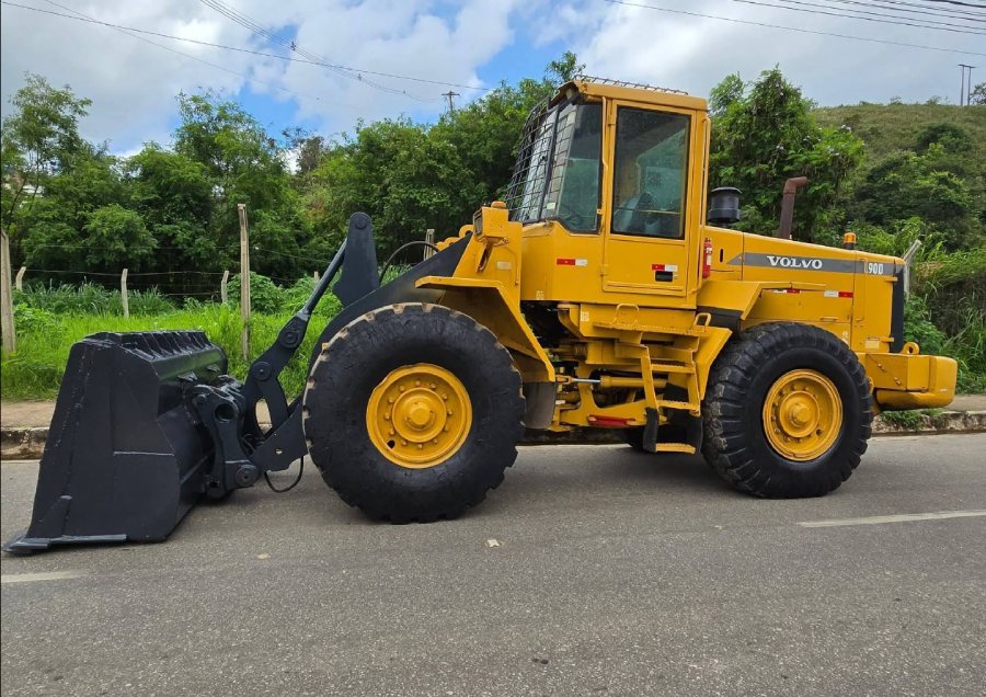 Pá Carregadeira Volvo L90 – 2002 | Operacional