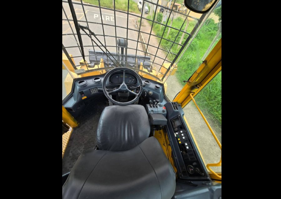 Pá Carregadeira Volvo L90 – 2002 | Operacional